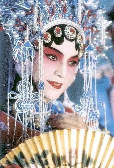 娱乐吃瓜君娘娘,揭秘娱乐圈背后的那些事儿  第2张